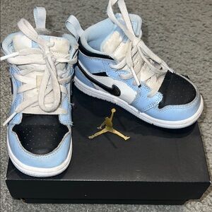 Nike Kids Light Blue and Black Sneakers. Size 8c
